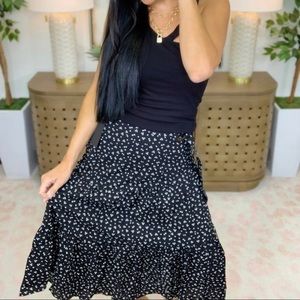 Easel skirt! Never worn!